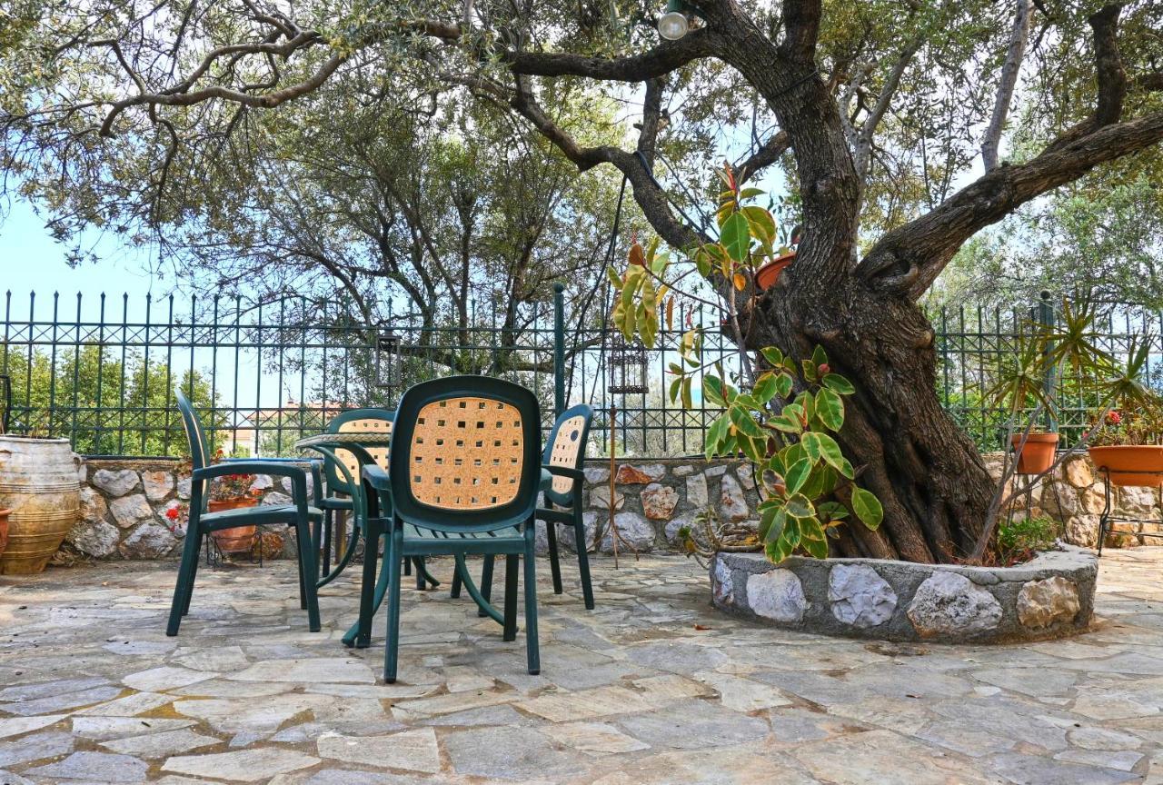 Pavlos' Cottage With Beach View Kórfos Buitenkant foto